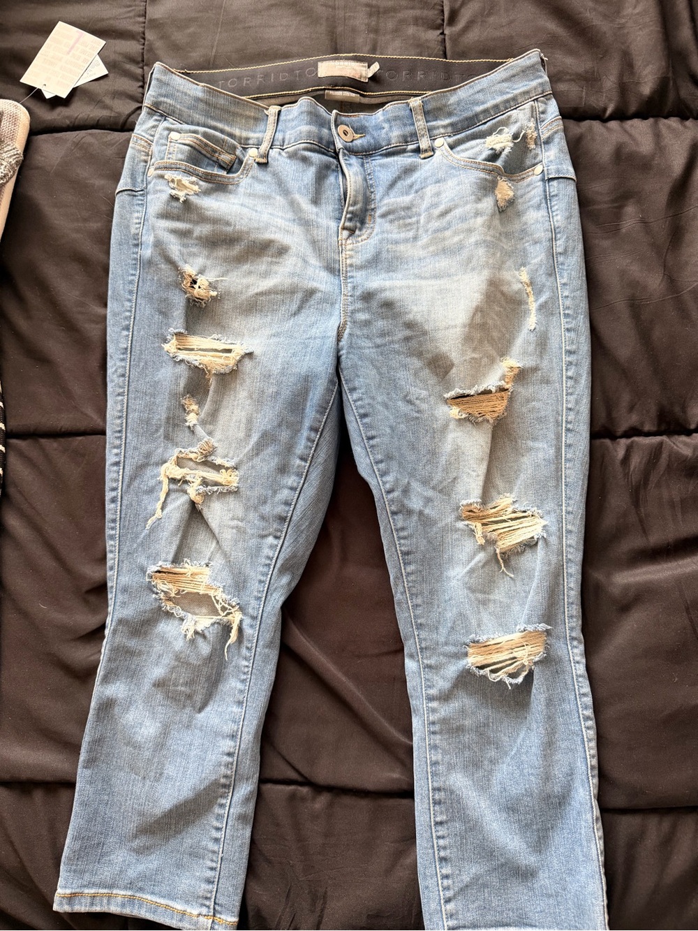 Torrid bombshell skinny Distressed crop jeans